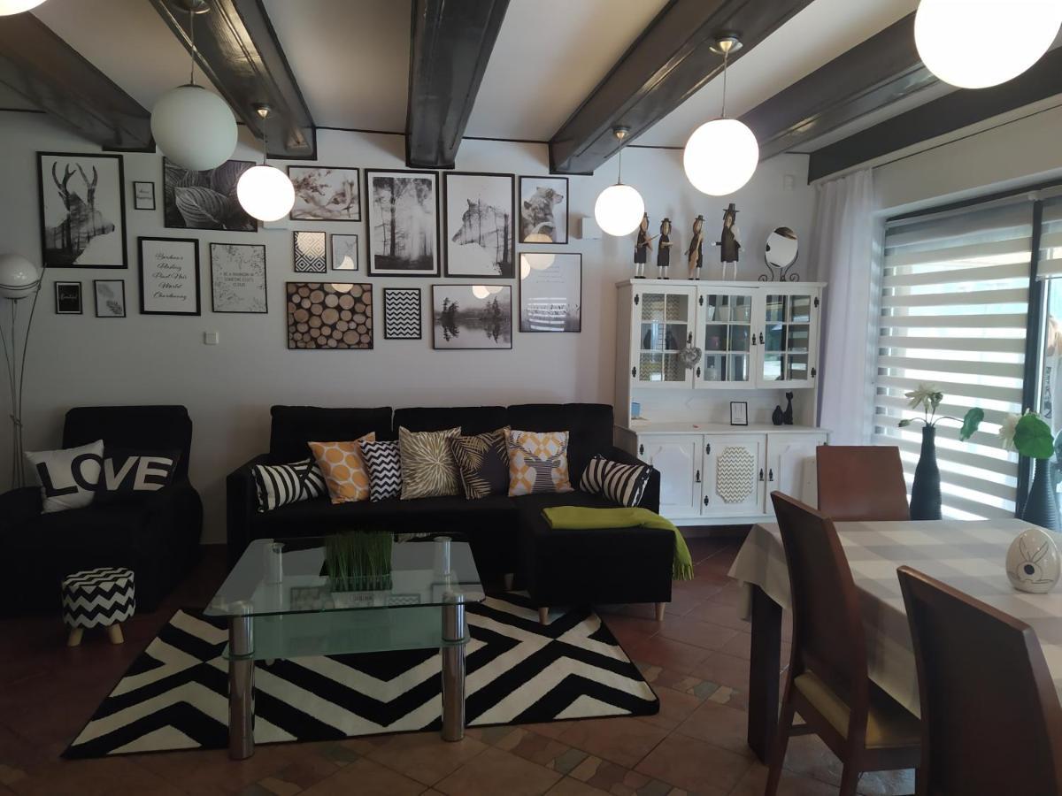 Dom Nad Stawem Przy Lesie Apartment Burkat Exterior photo